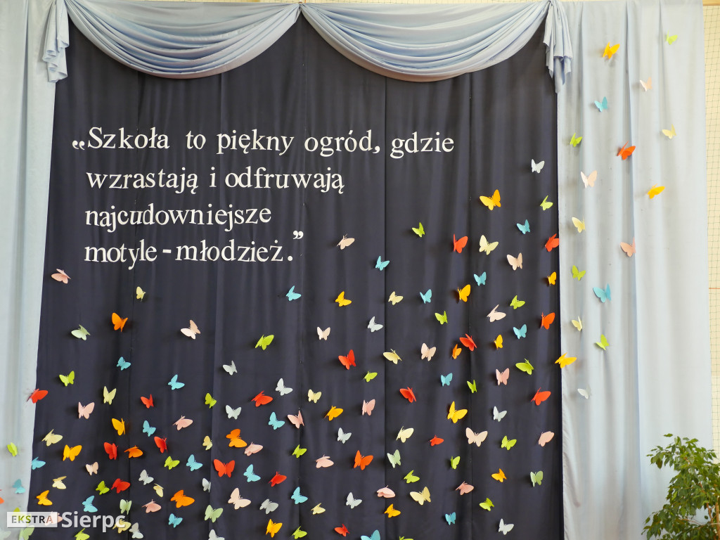 Rozdanie świadectw w LO