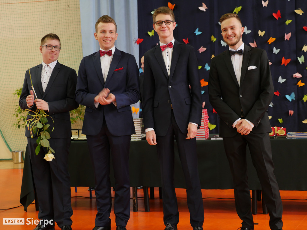 Rozdanie świadectw w LO