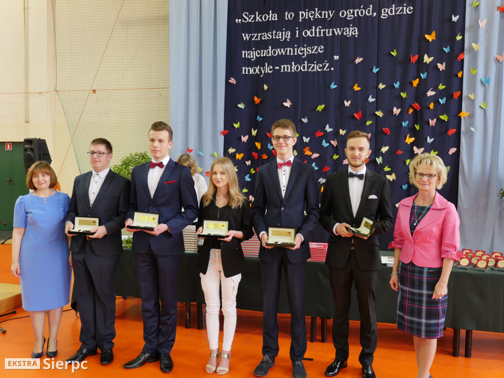 Rozdanie świadectw w LO