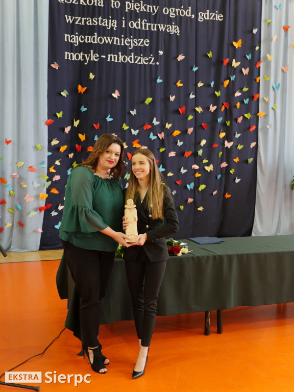 Rozdanie świadectw w LO