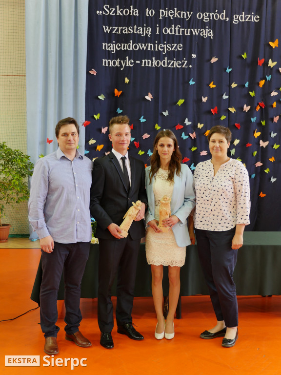 Rozdanie świadectw w LO