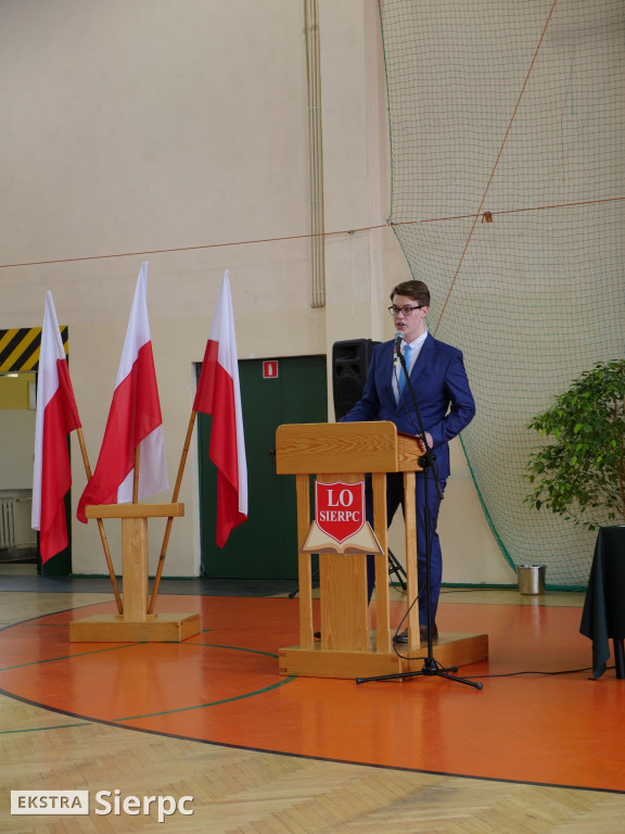 Rozdanie świadectw w LO