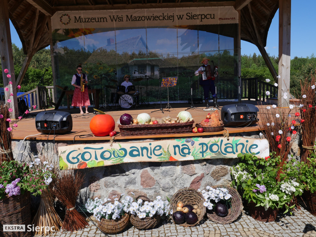 Gotowanie na polanie w skansenie