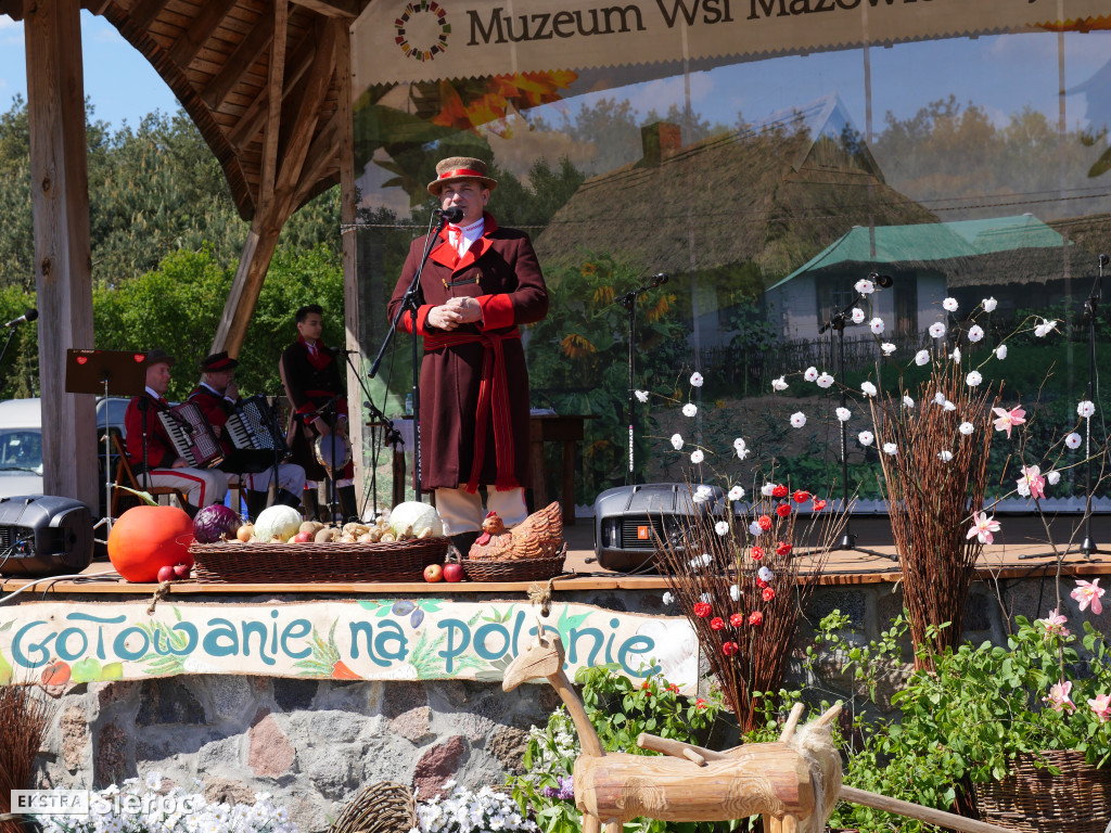 Gotowanie na polanie w skansenie