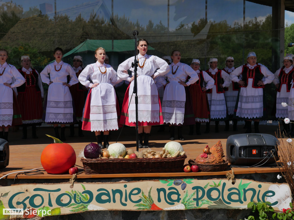 Gotowanie na polanie w skansenie