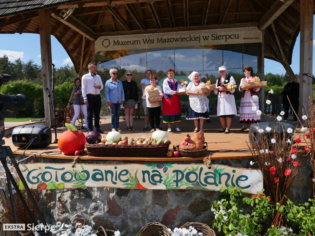 Gotowanie na polanie w skansenie
