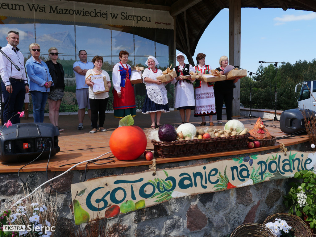Gotowanie na polanie w skansenie