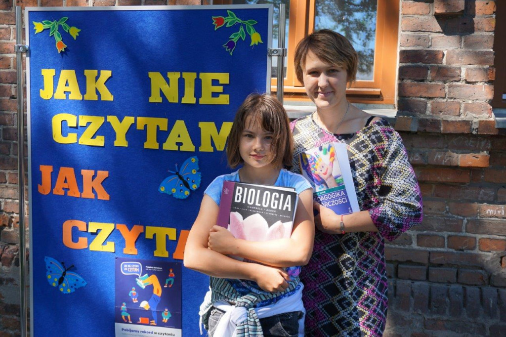 Czytanie pod dębem w Dwójce