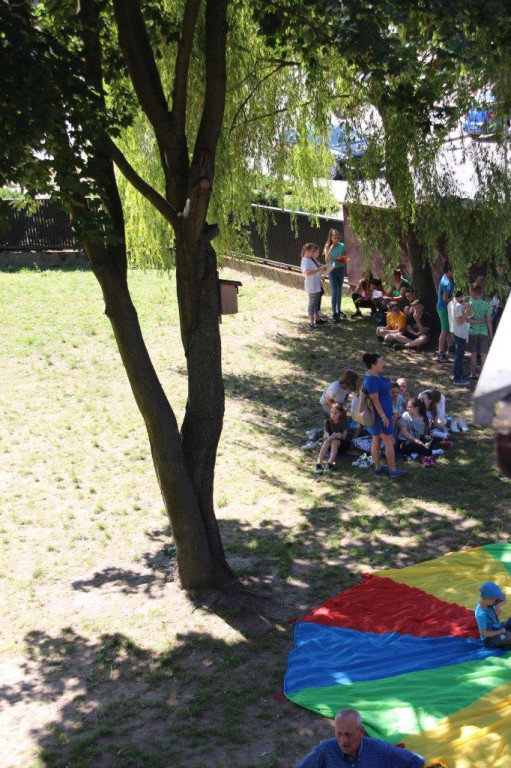 Czytanie pod dębem w Dwójce
