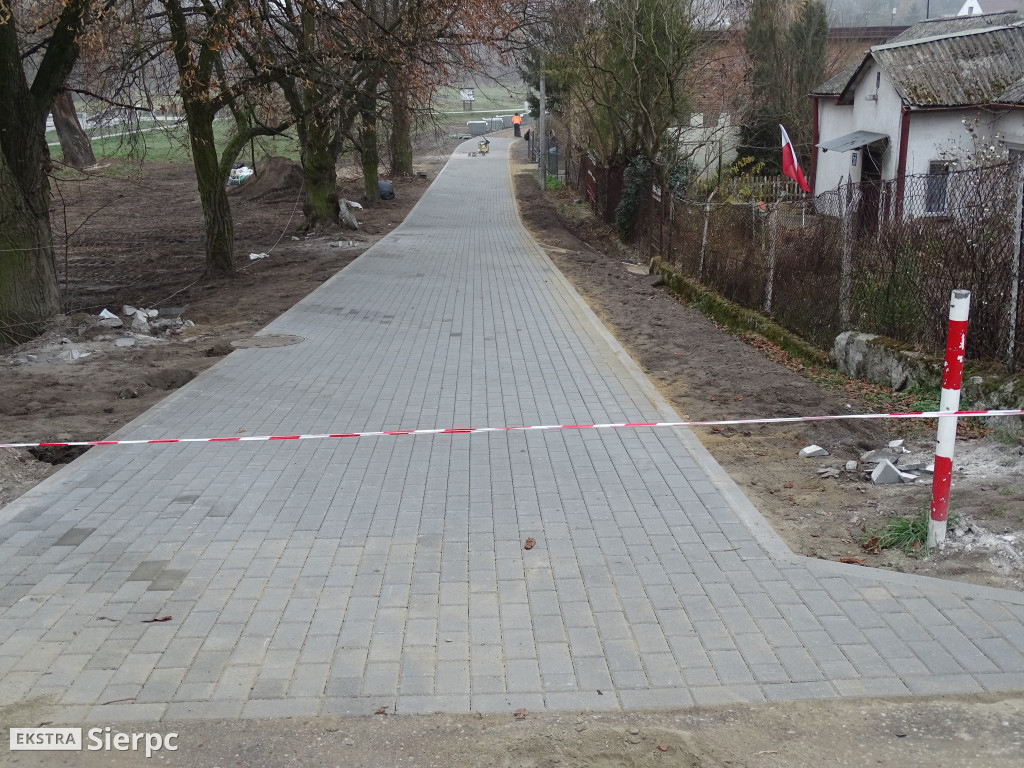 Chodnik do podwórka Nivea