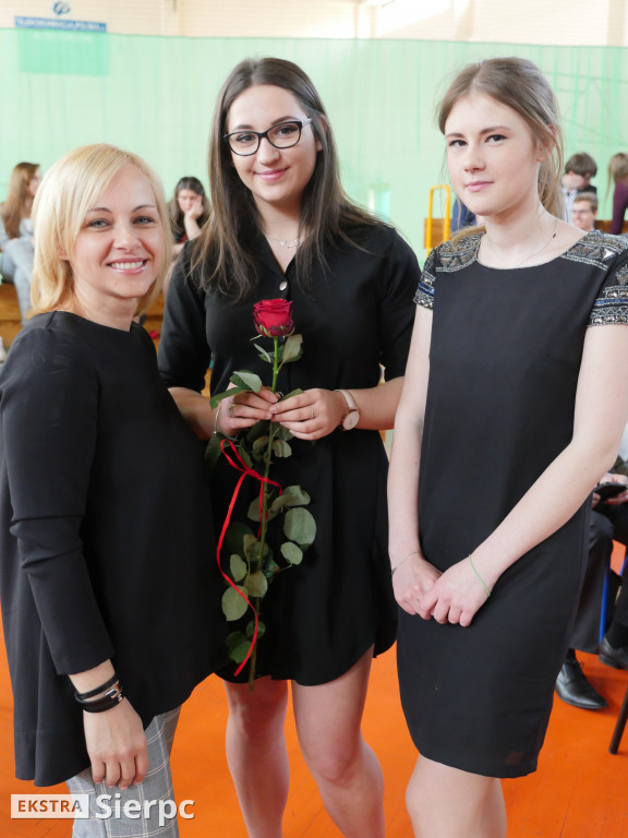 Pożegnanie absolwentów w LO