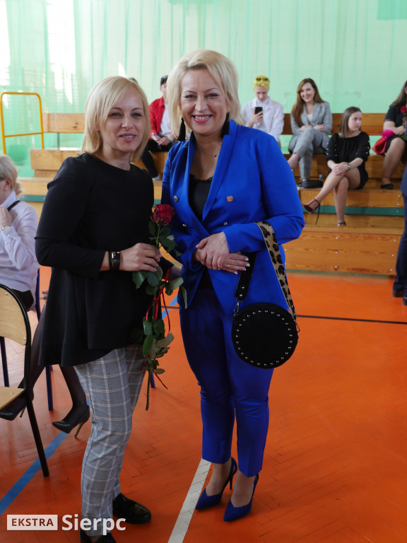 Pożegnanie absolwentów w LO