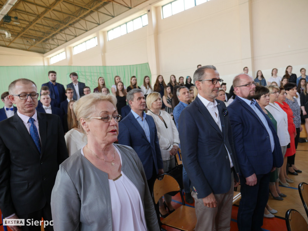 Pożegnanie absolwentów w LO