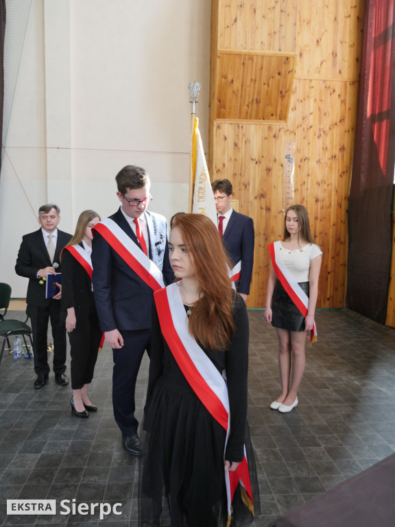 Pożegnanie absolwentów w LO