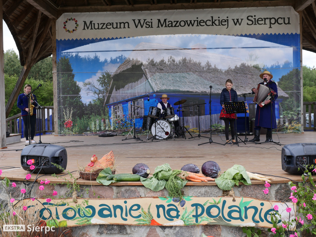 Gotowanie na polanie w skansenie