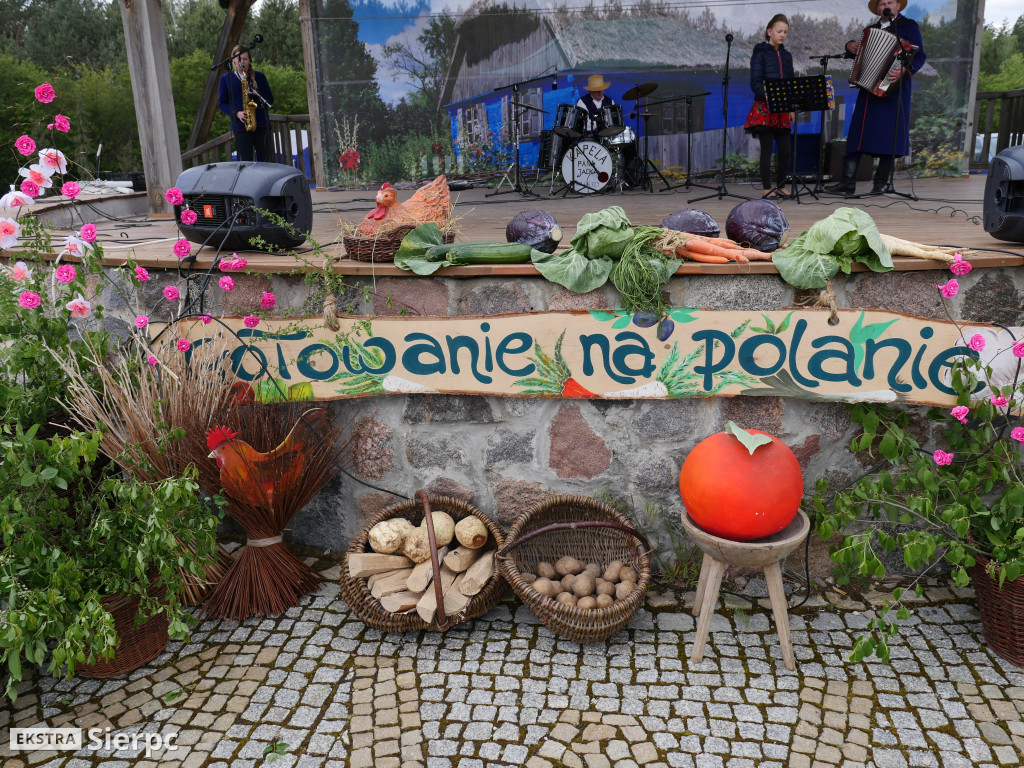 Gotowanie na polanie w skansenie