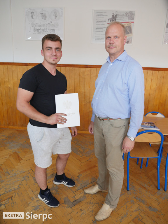 Maturzyści odebrali świadectwa