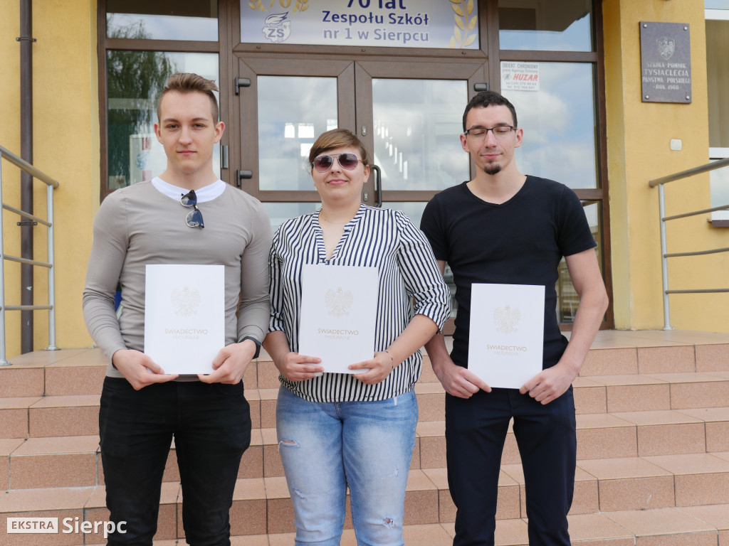 Maturzyści odebrali świadectwa