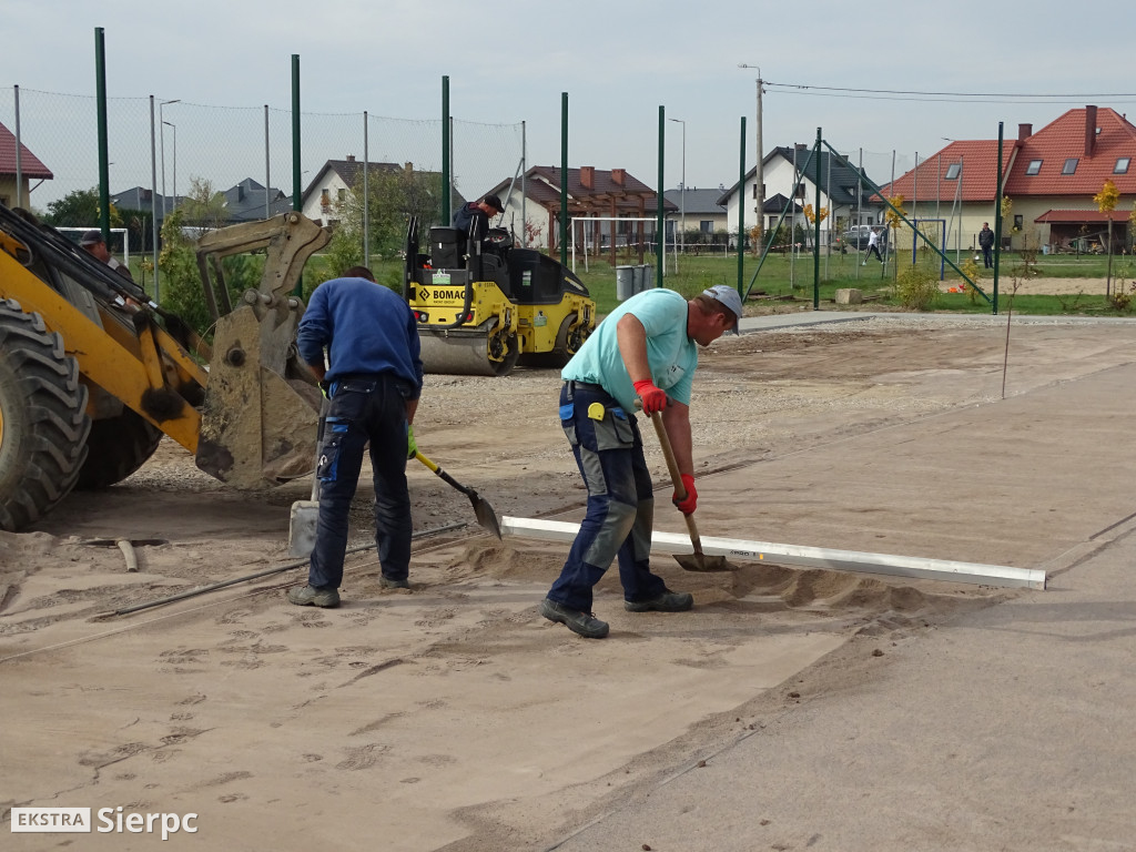Prace przy budowie kortów