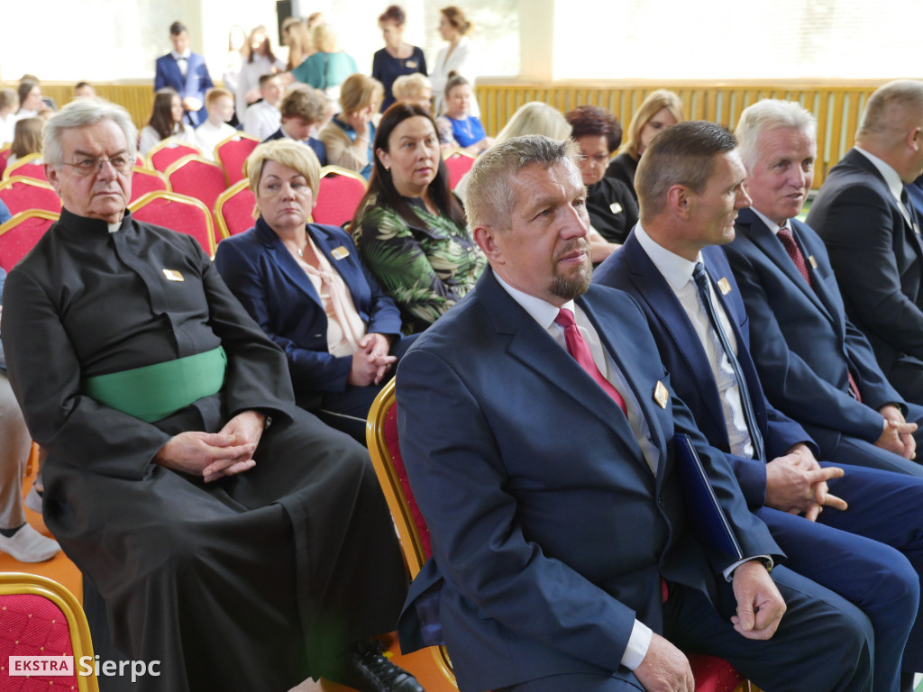 Nadanie imienia szkole w Borkowie