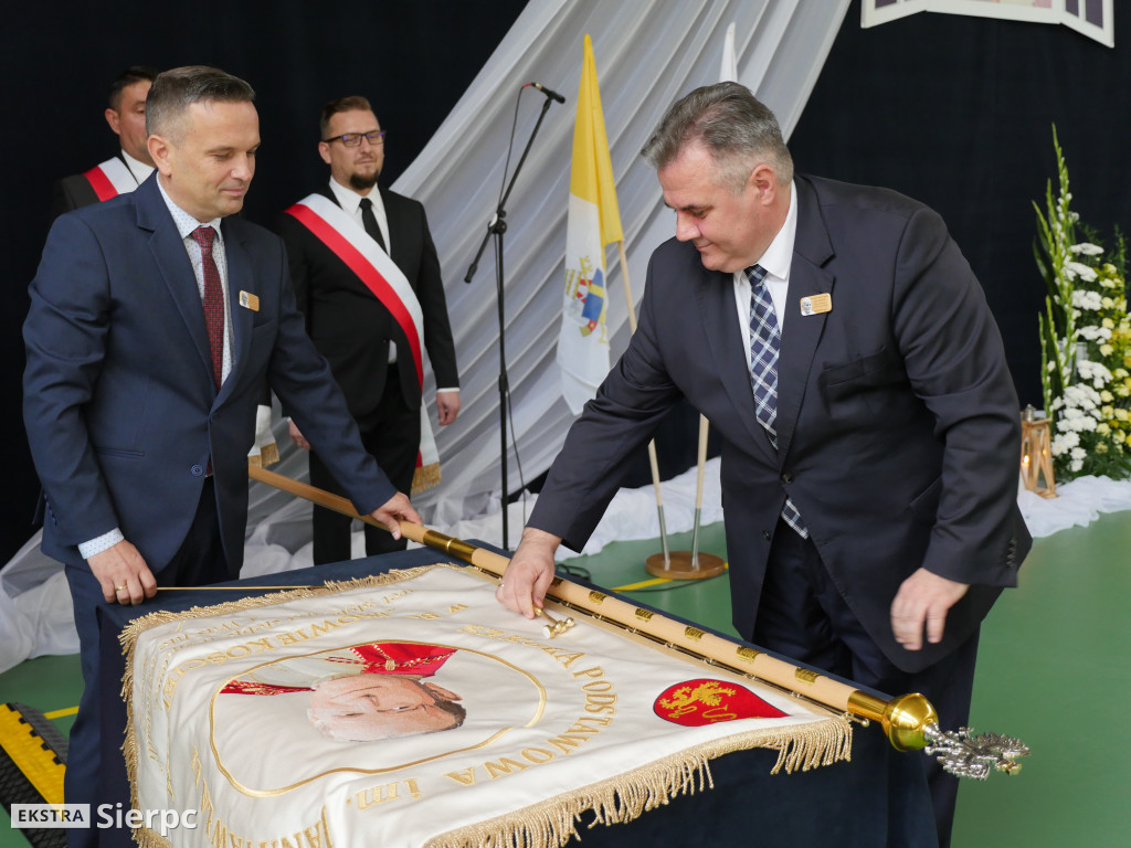 Nadanie imienia szkole w Borkowie