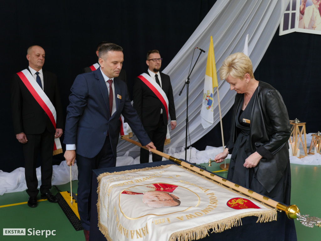 Nadanie imienia szkole w Borkowie