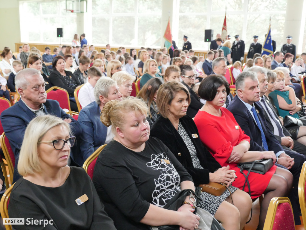 Nadanie imienia szkole w Borkowie