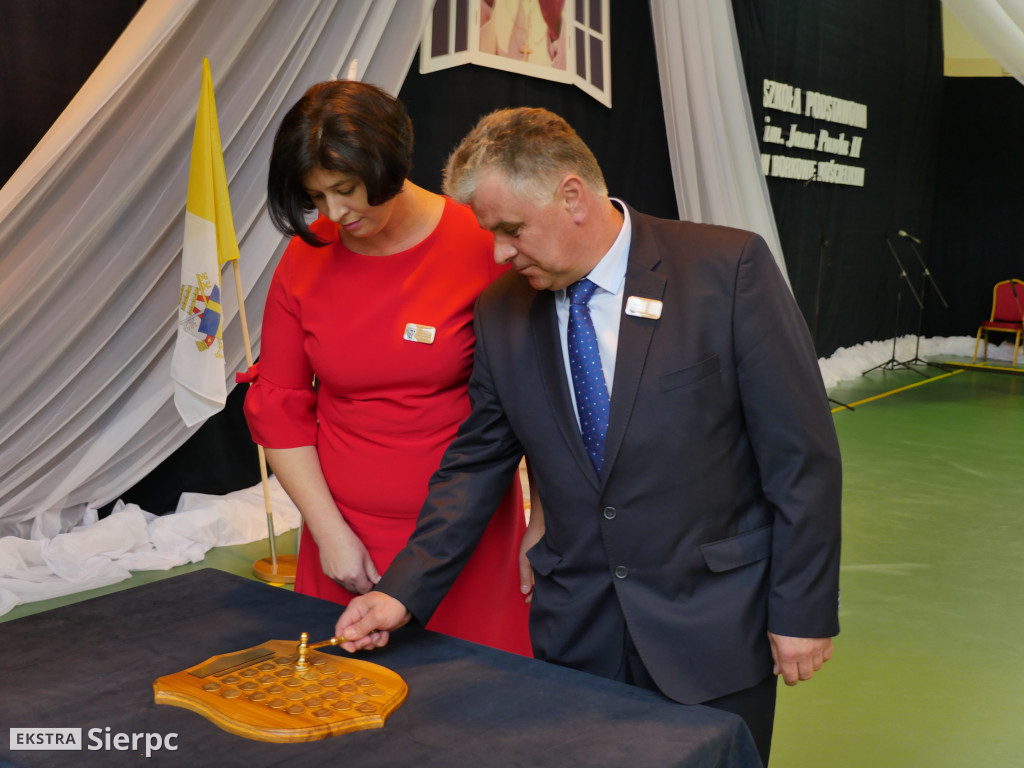 Nadanie imienia szkole w Borkowie