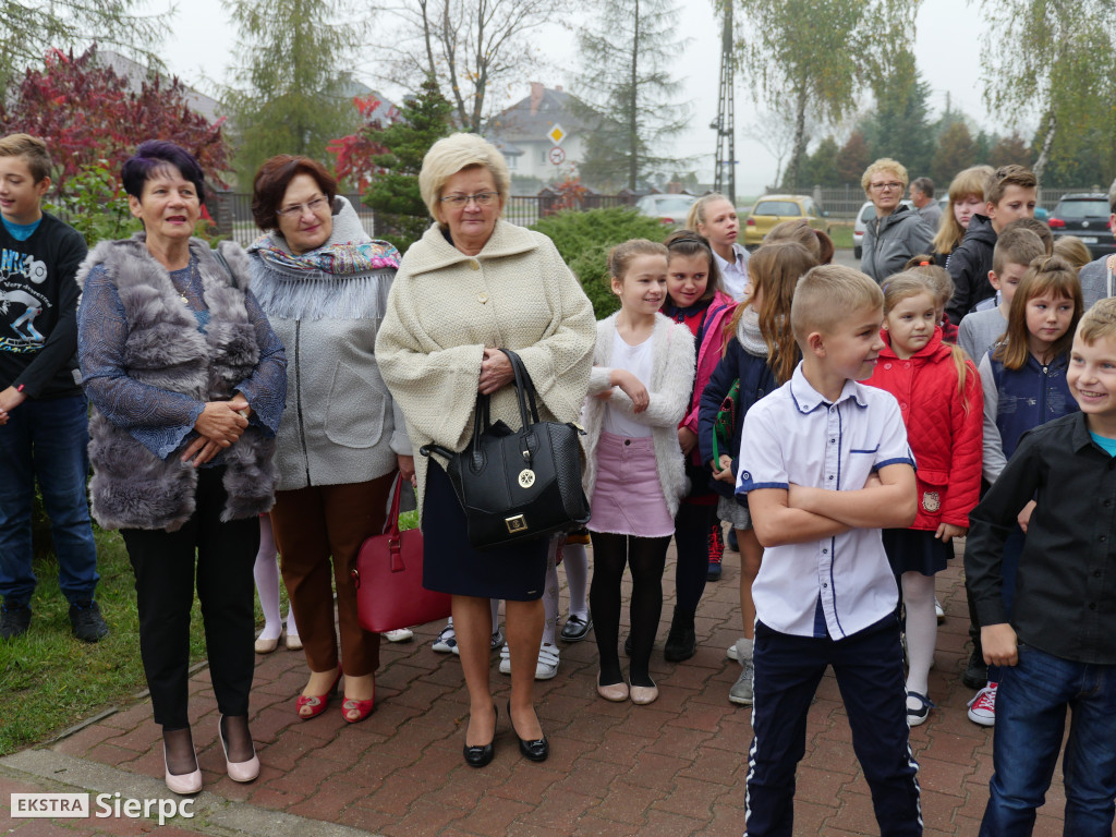 Nadanie imienia szkole w Rościszewie