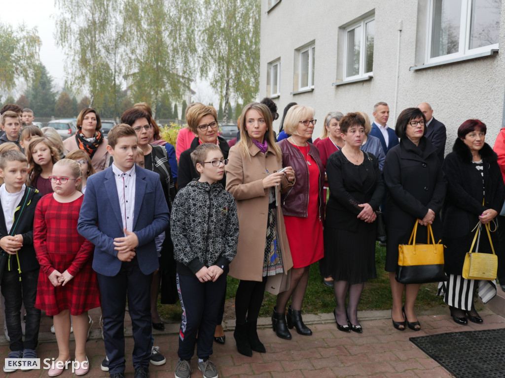 Nadanie imienia szkole w Rościszewie