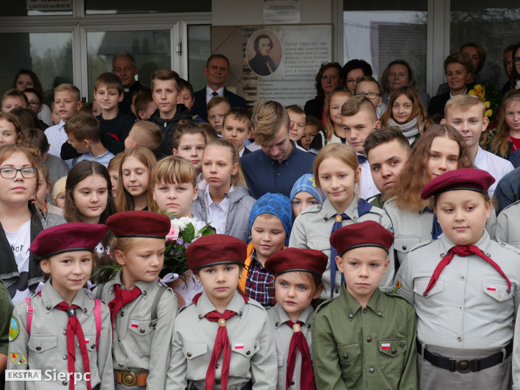 Nadanie imienia szkole w Rościszewie
