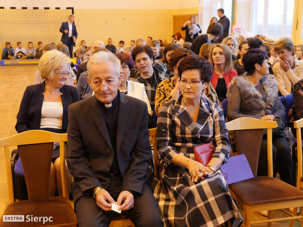 Nadanie imienia szkole w Rościszewie