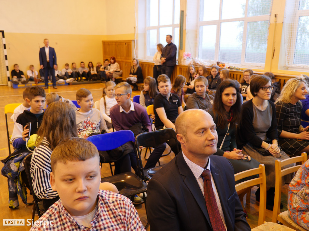 Nadanie imienia szkole w Rościszewie
