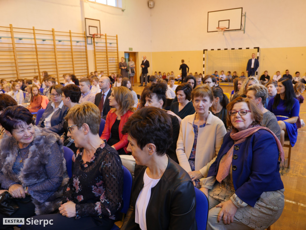 Nadanie imienia szkole w Rościszewie