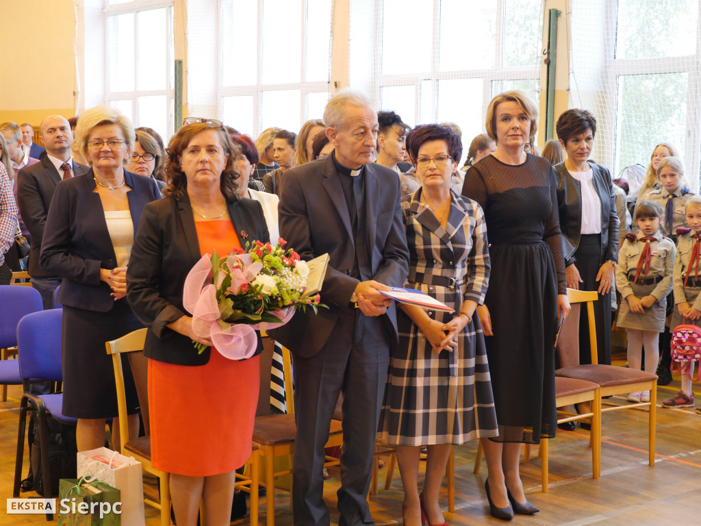 Nadanie imienia szkole w Rościszewie