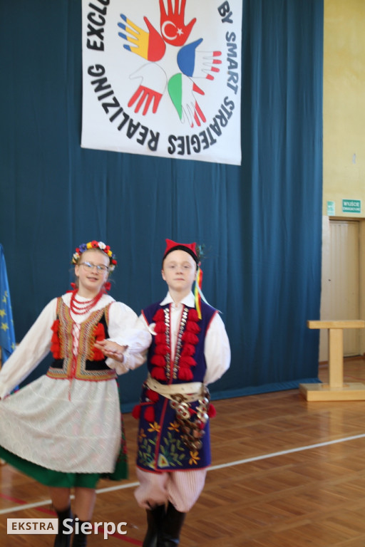 Trójka i Erasmus+