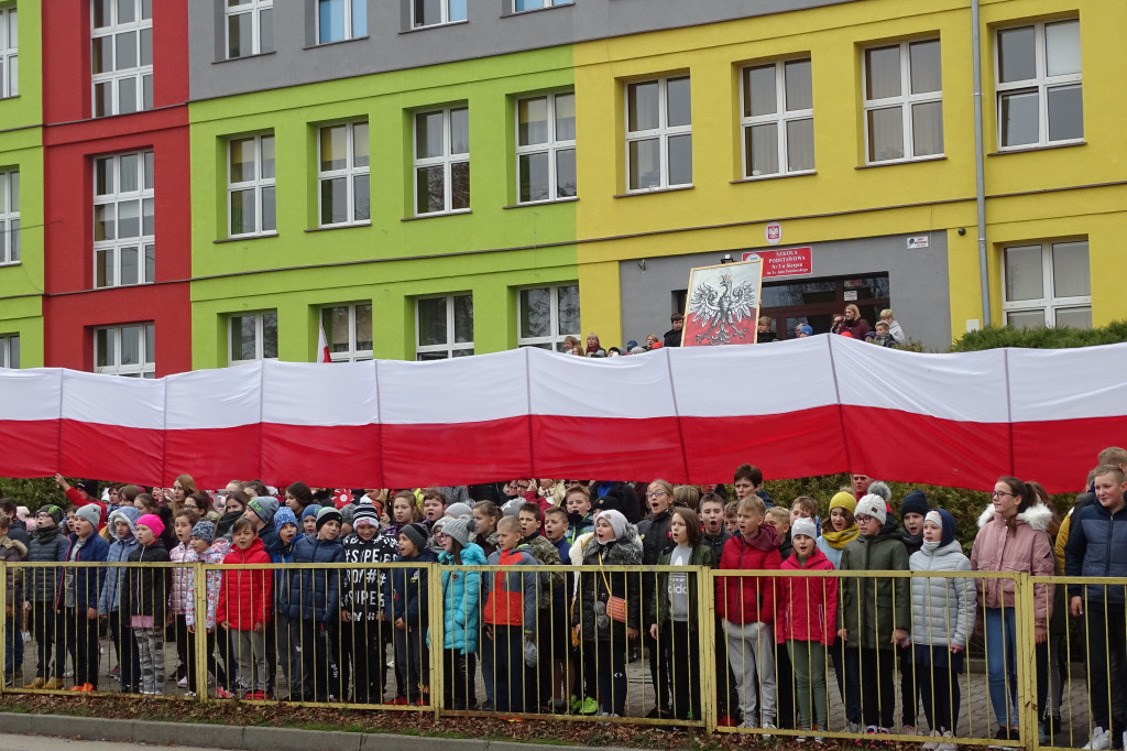Hymn zaśpiewany przed SP nr 3