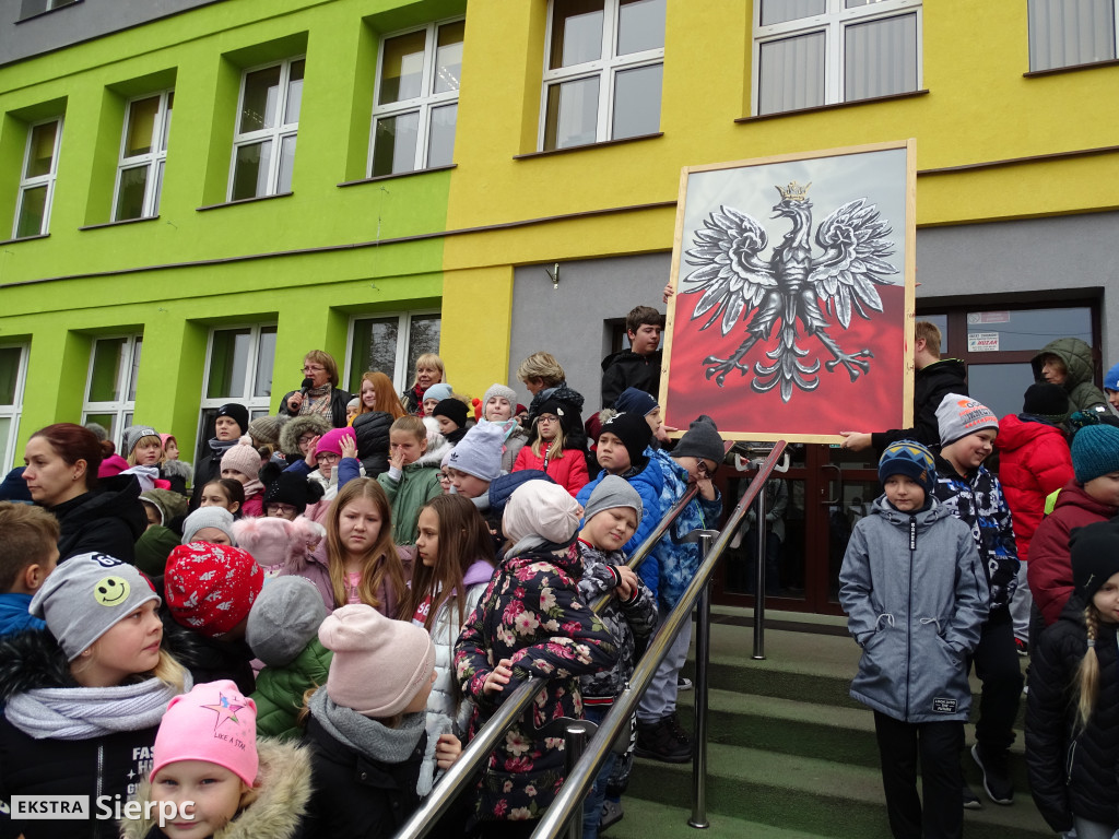 Hymn zaśpiewany przed SP nr 3