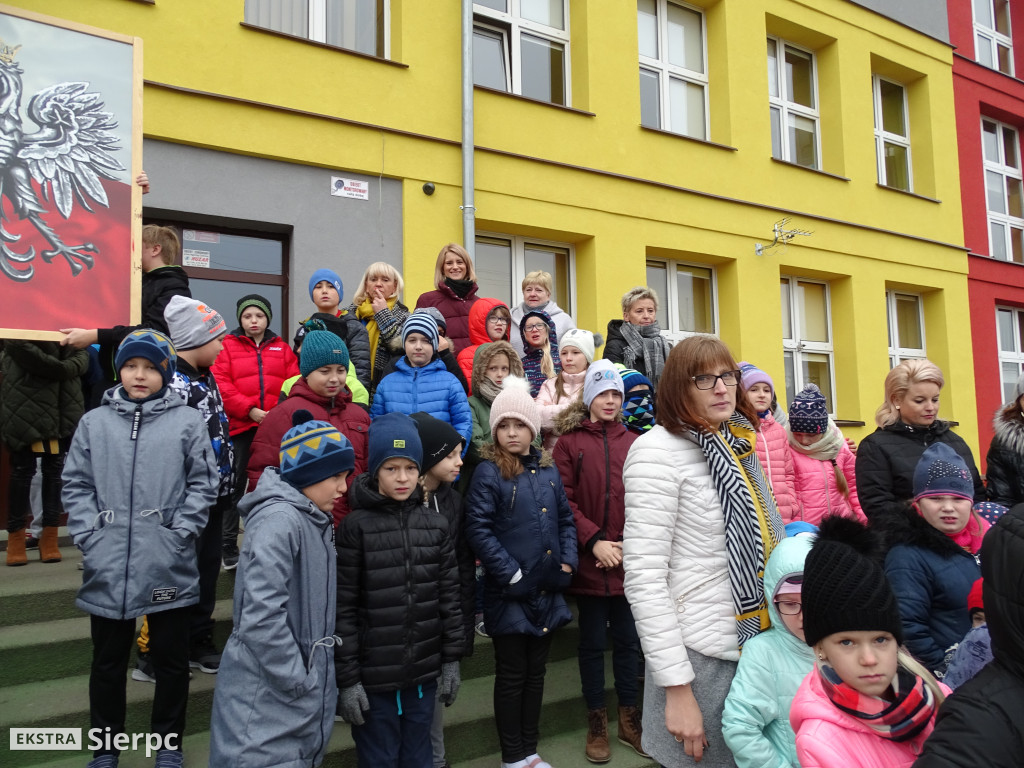 Hymn zaśpiewany przed SP nr 3
