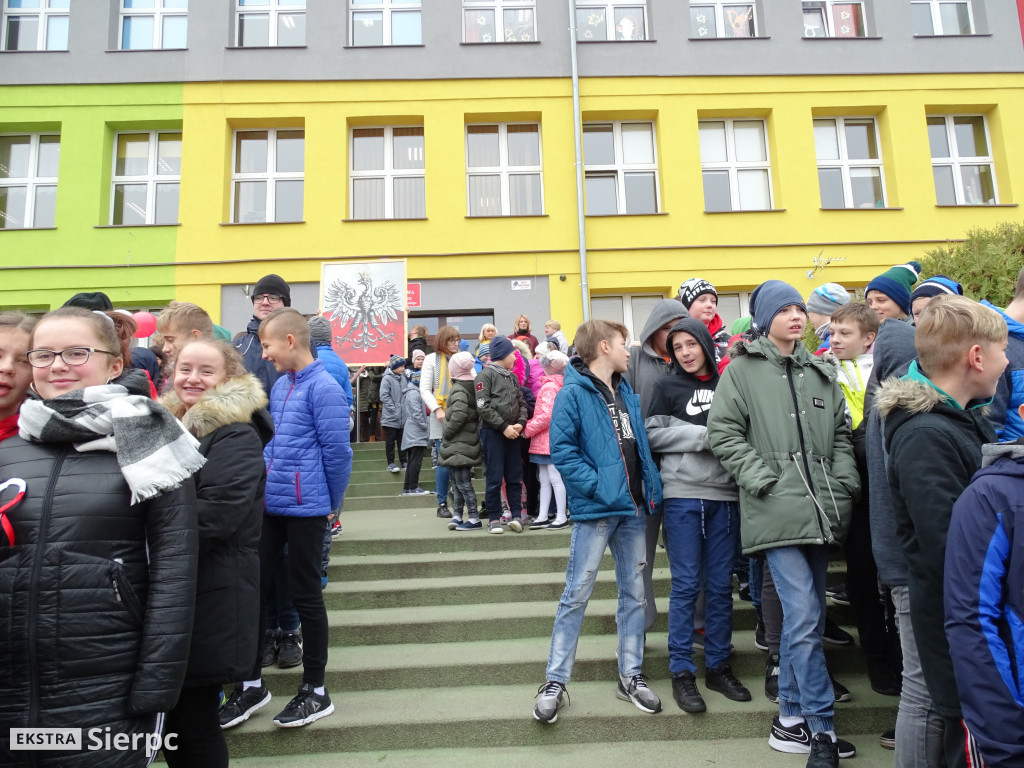 Hymn zaśpiewany przed SP nr 3