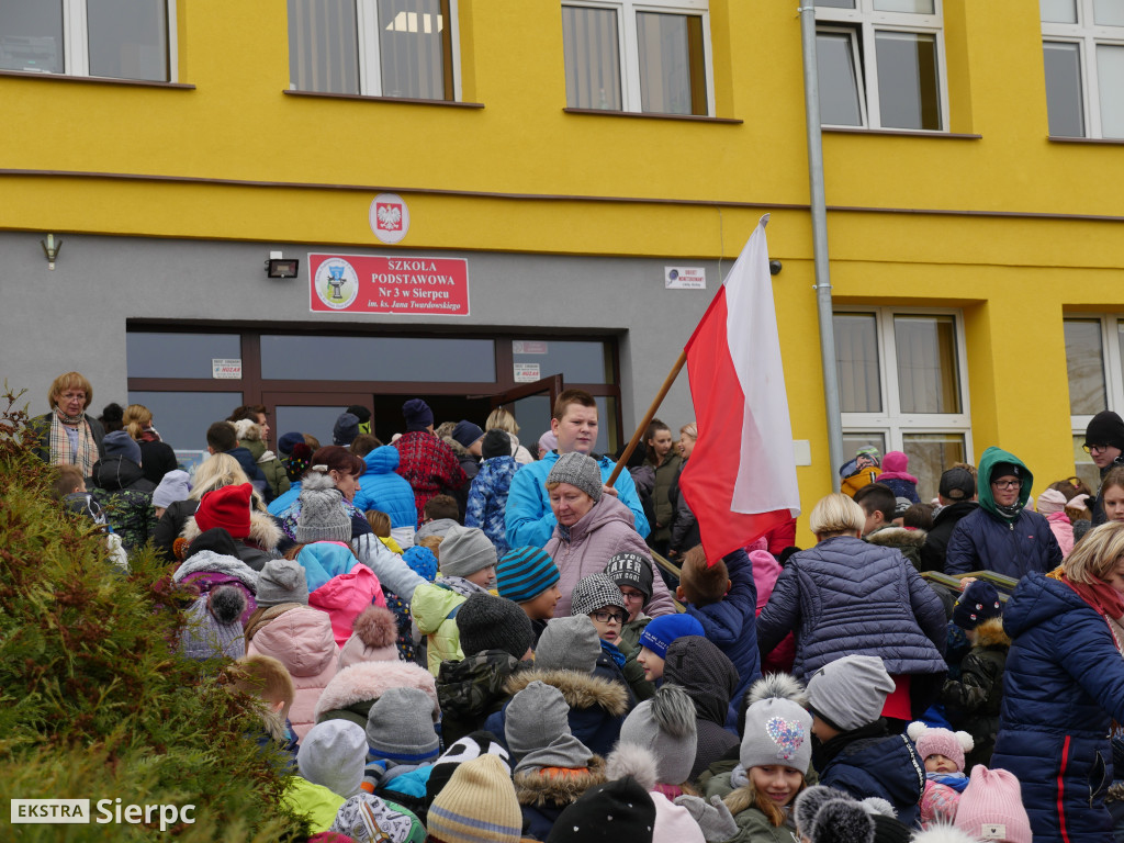 Hymn zaśpiewany przed SP nr 3