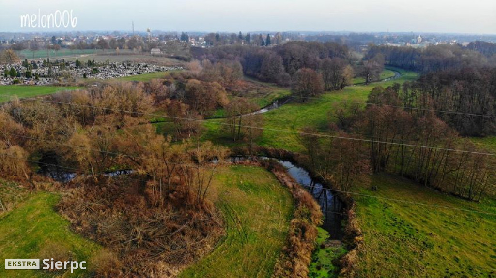 Sierpienica i przyroda w jesiennych barwach z lotu ptaka