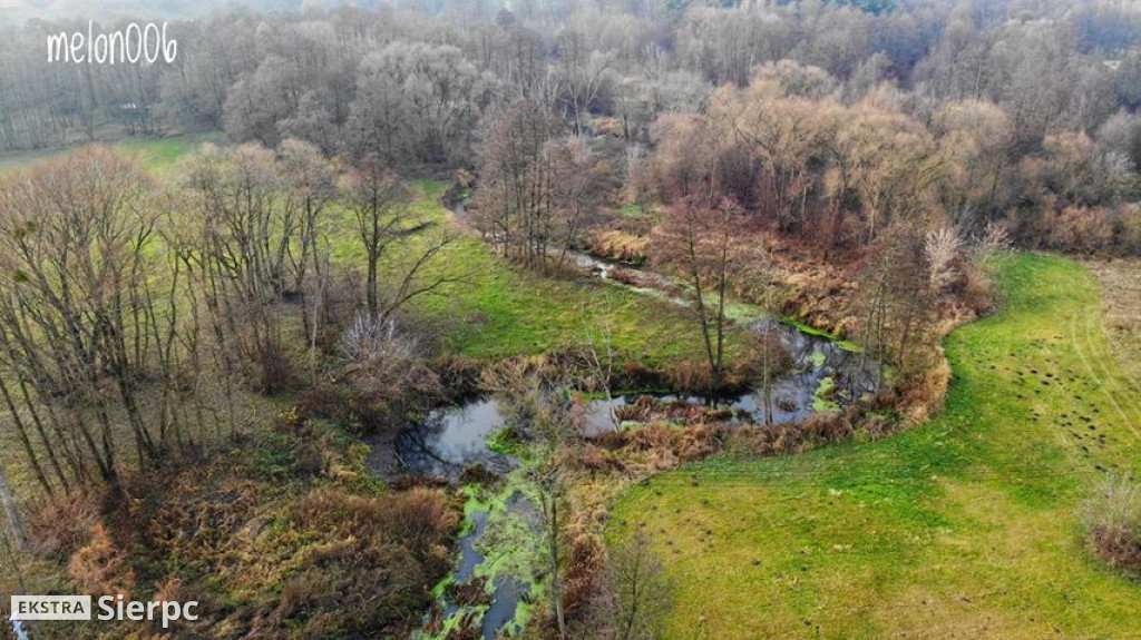 Sierpienica i przyroda w jesiennych barwach z lotu ptaka