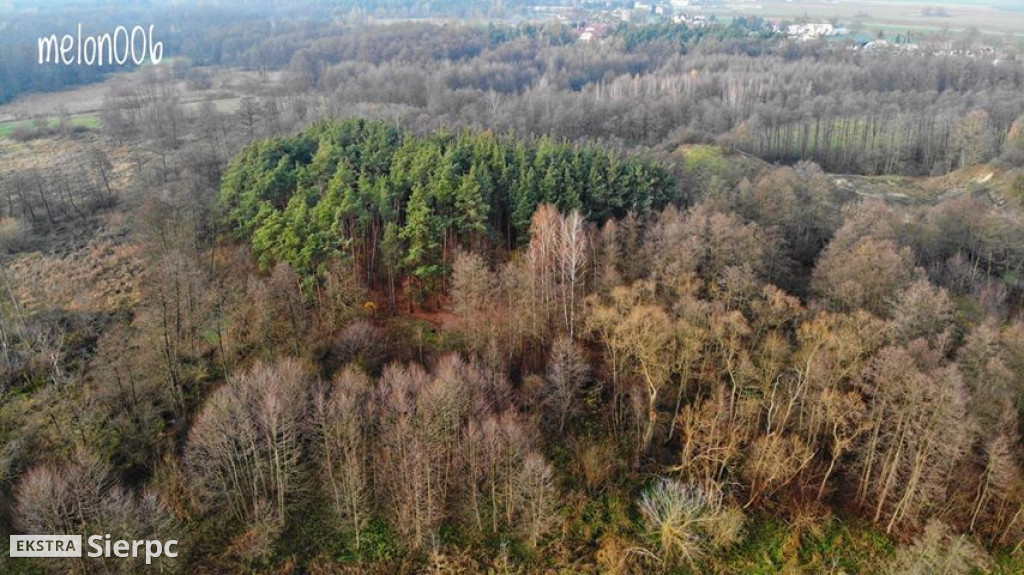 Sierpienica i przyroda w jesiennych barwach z lotu ptaka