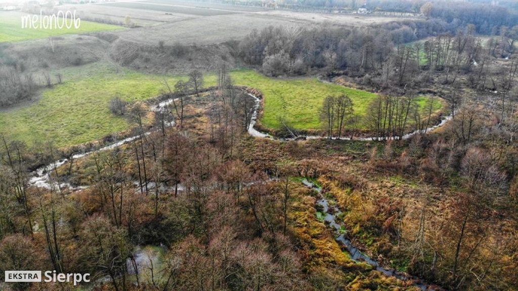 Sierpienica i przyroda w jesiennych barwach z lotu ptaka