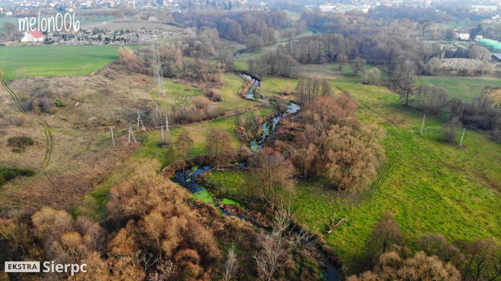 Sierpienica i przyroda w jesiennych barwach z lotu ptaka