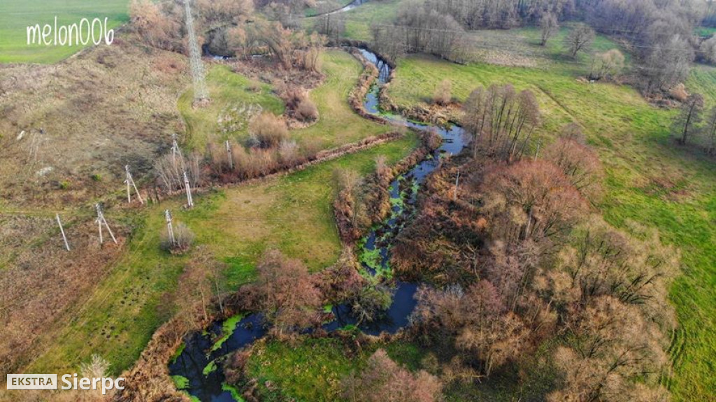 Sierpienica i przyroda w jesiennych barwach z lotu ptaka