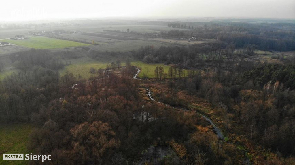 Sierpienica i przyroda w jesiennych barwach z lotu ptaka