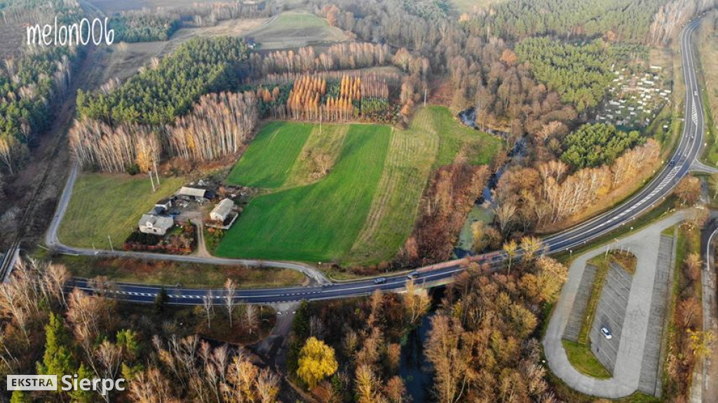 Sierpienica i przyroda w jesiennych barwach z lotu ptaka