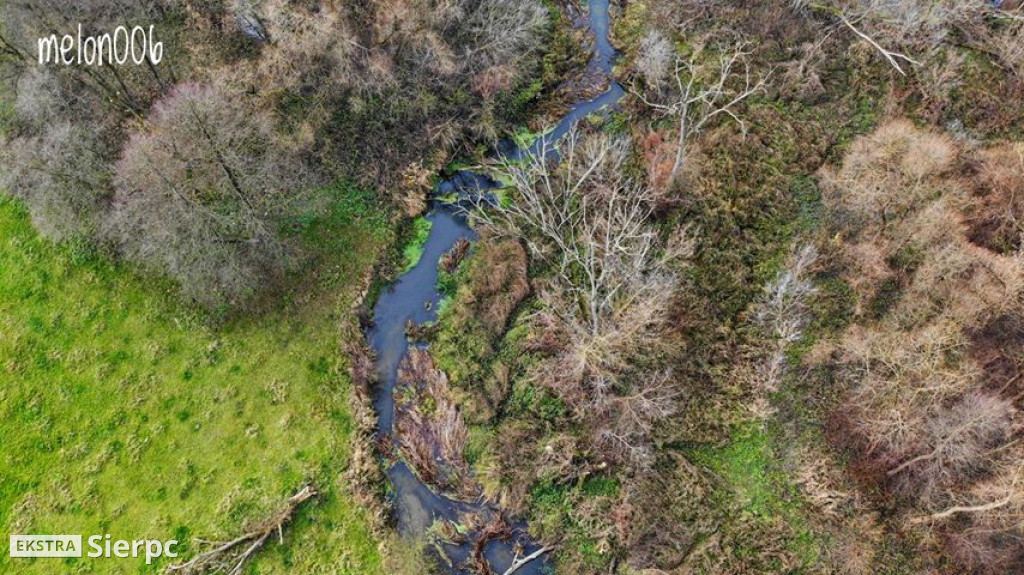 Sierpienica i przyroda w jesiennych barwach z lotu ptaka